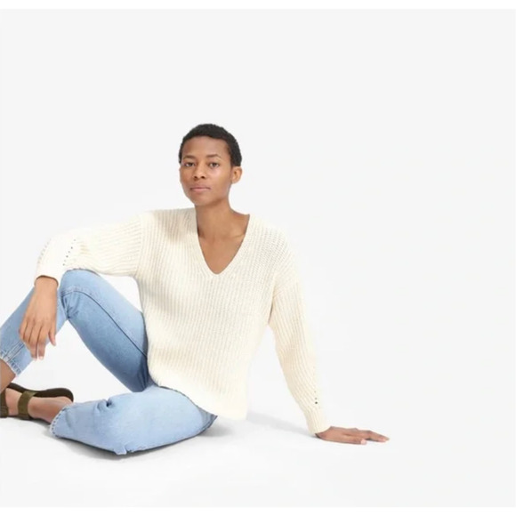 EVERLANE Ribbed V-Neck Cropped Pullover Sweater L/S in Solid Cream - Picture 2 of 10